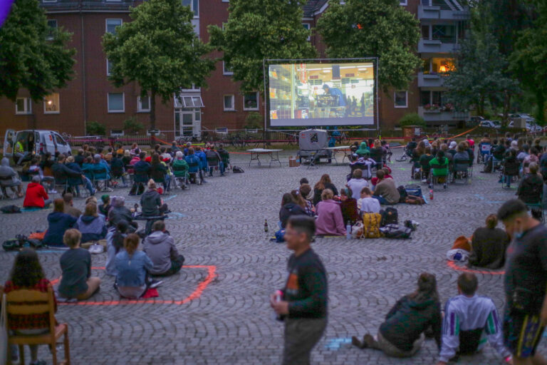 Filmabend mit dem Reisenden Freiluftkino auf dem Bürgermeister-Ehlers-Platz