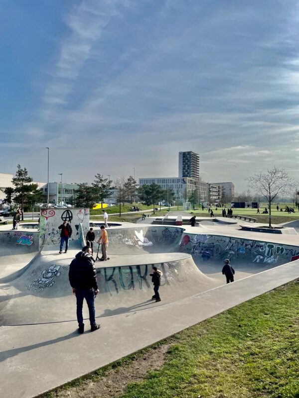 Der Überseepark mit der großen Skateanlage. 