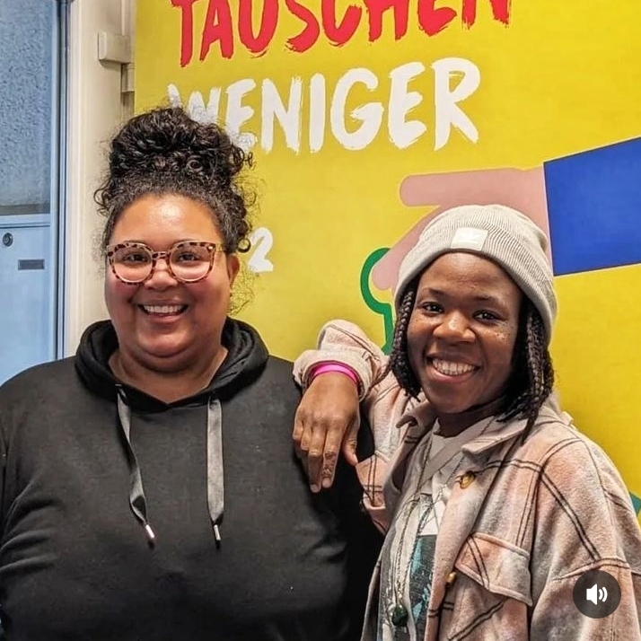 Anita Okoro und Catarina Paim initiieren den Kleidertausch Pop Up Store